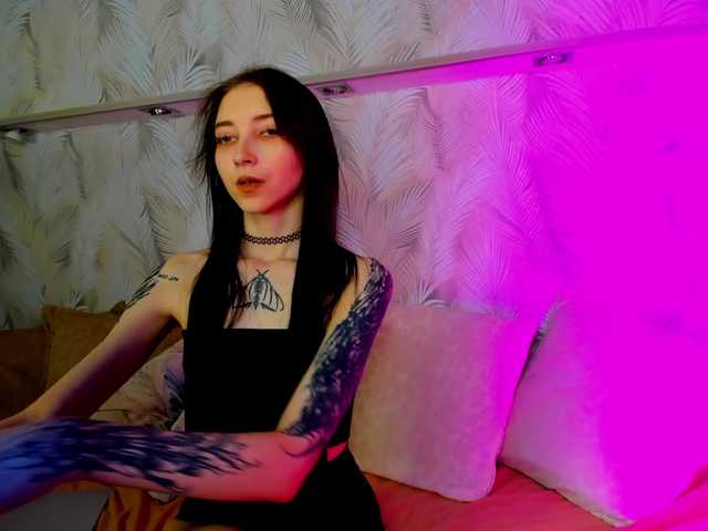 Ellen-Hops's BongaCams show and profile