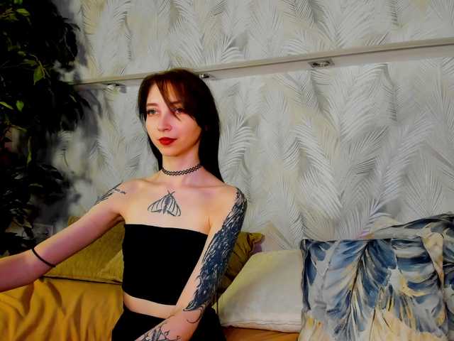 Ellen-Hops live cam profile