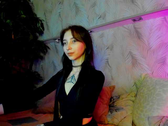 Ellen-Hops's BongaCams show and profile