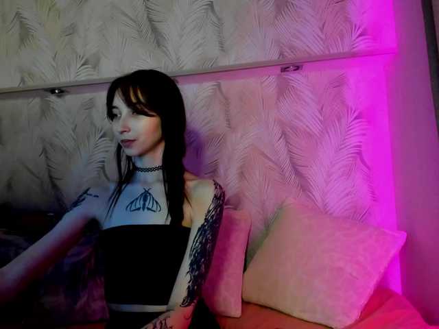 Ellen-Hops's BongaCams show and profile