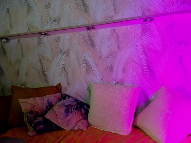 Ellen-Hops's BongaCams show and profile