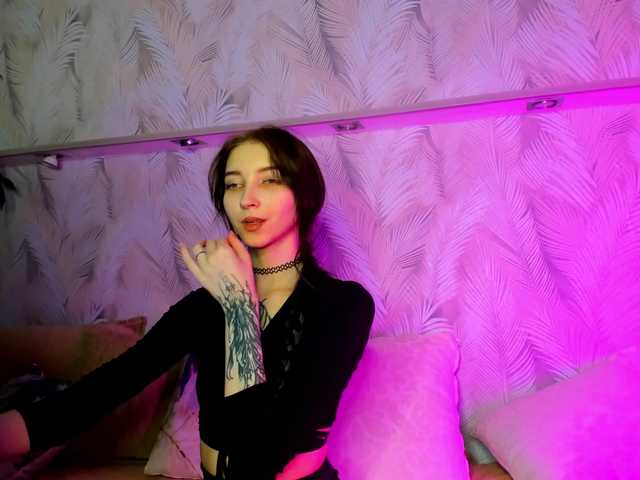 Ellen-Hops's BongaCams show and profile