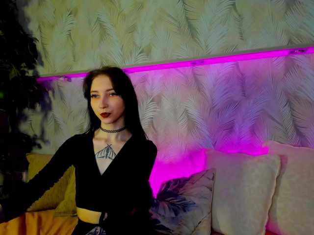 Ellen-Hops's BongaCams show and profile