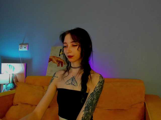 Ellen-Hops's BongaCams show and profile