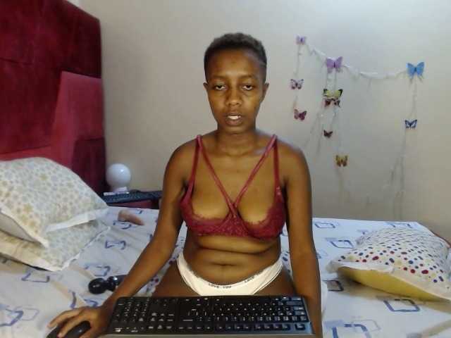 Amorblooming Live Cam and Statistics on UnifiedCams