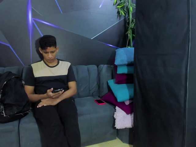 playsgirlhot – webcam model profile photo