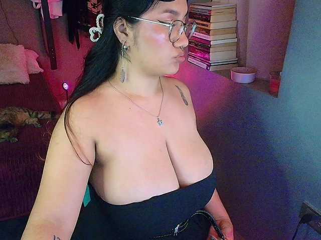 Sophiejuicy's BongaCams show and profile