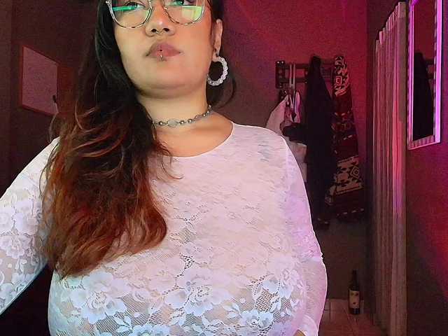 Sophiejuicy's BongaCams show and profile