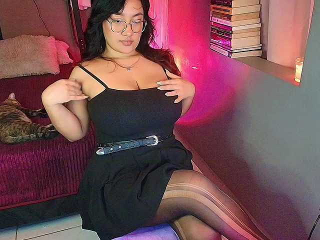 Sophiejuicy's BongaCams show and profile