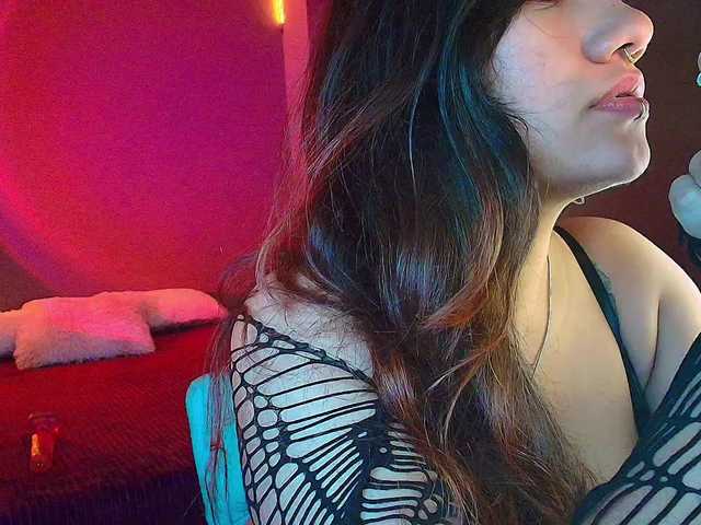 Sophiejuicy's BongaCams show and profile