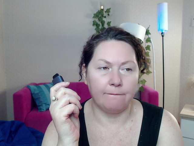 milf-hornys's BongaCams show and profile