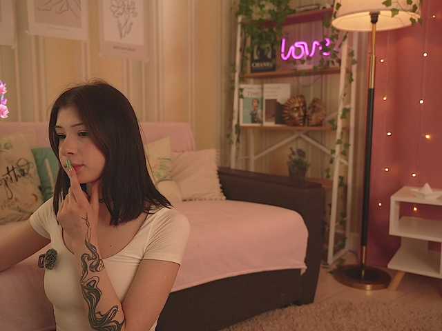 Winaria's BongaCams show and profile