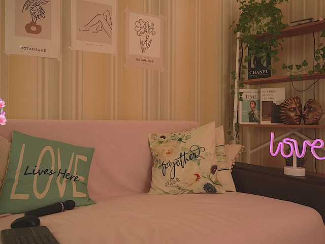 Winaria's BongaCams show and profile