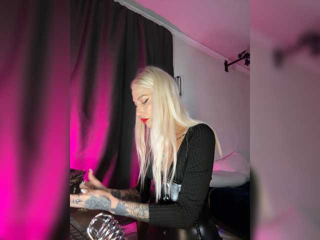 Alina666Mistress's BongaCams show and profile