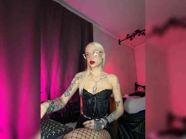 Alina666Mistress webcam