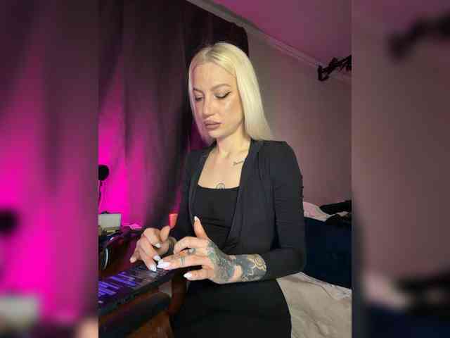 Alina666Mistress webcam