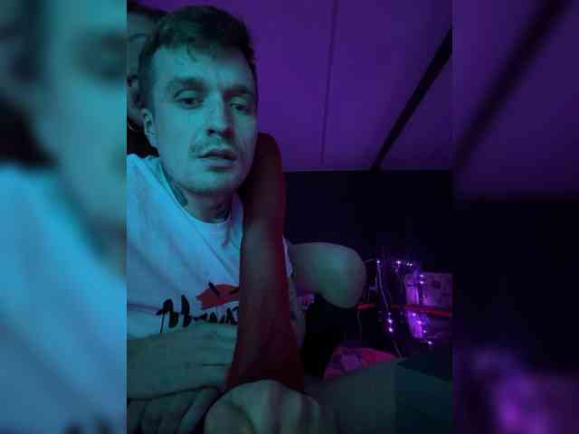 Kroxa27gypo77f webcam