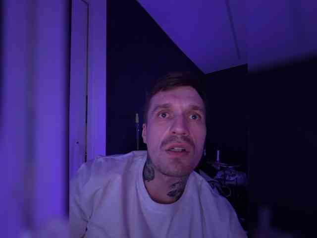 Kroxa27gypo77f webcam