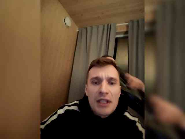 Kroxa27gypo77f webcam