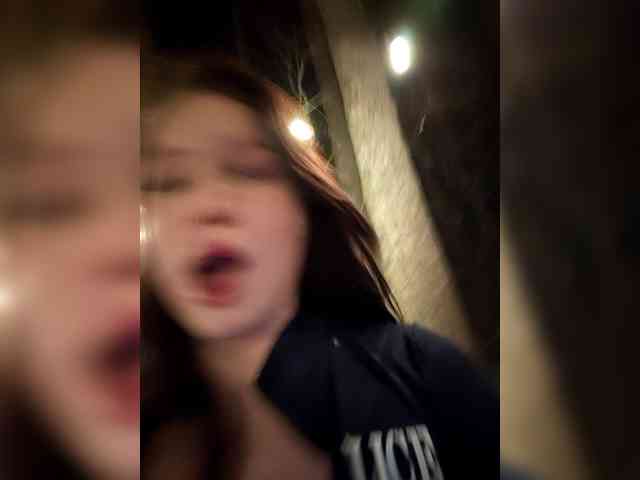 Kroxa27gypo77f webcam