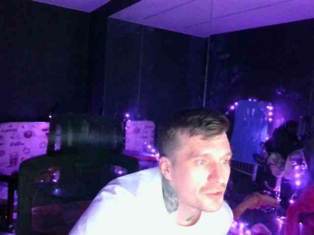 Kroxa27gypo77f webcam