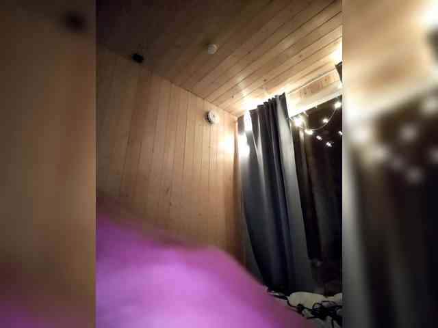 Kroxa27gypo77f webcam