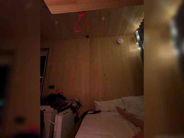 Kroxa27gypo77f webcam