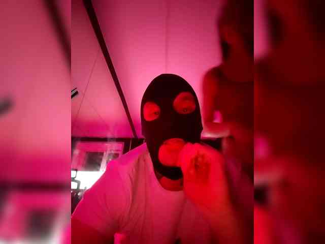 Kroxa27gypo77f webcam