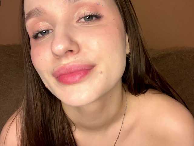 HollieDurand's BongaCams show and profile