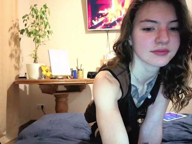 Sexy-Fox69's BongaCams show and profile