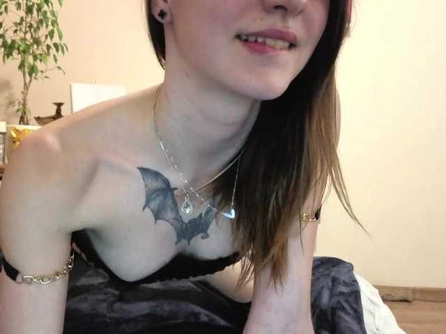 Sexy-Fox69's BongaCams show and profile