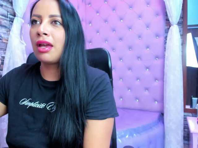 le modèle Ashleymontenegro est en webcam porno dans un show sur le site bongacams, il possède les tags suivants: Latino/Hispanic,Brunette,Trimmed