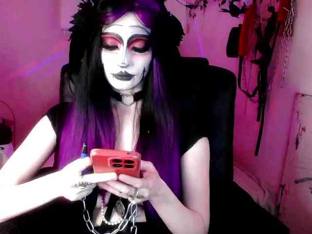 EmpressMorrigan webcam