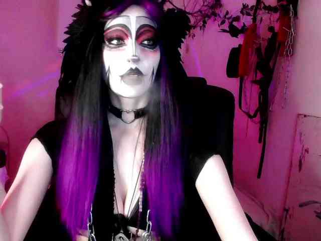 EmpressMorrigan webcam