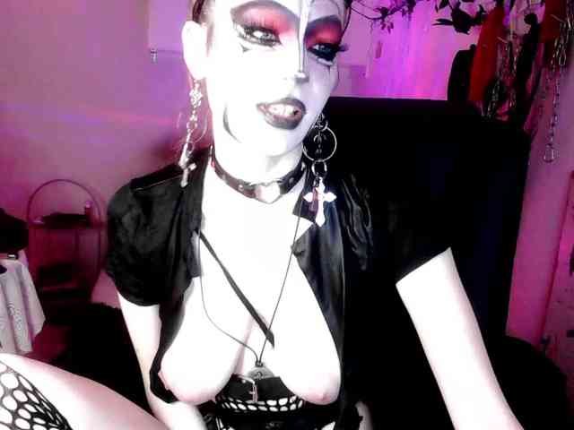 EmpressMorrigan webcam