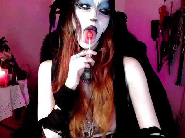 EmpressMorrigan webcam