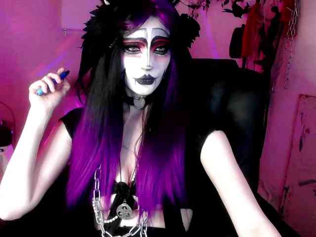 EmpressMorrigan webcam