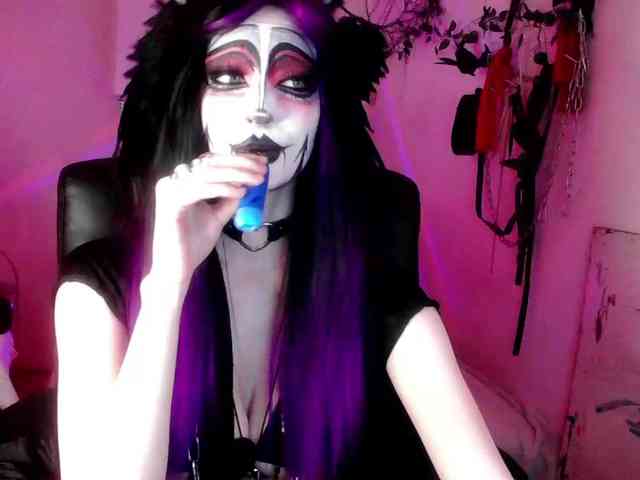 EmpressMorrigan webcam