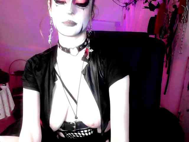 EmpressMorrigan webcam