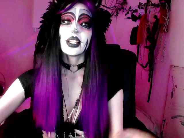 EmpressMorrigan webcam
