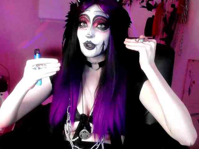 EmpressMorrigan webcam