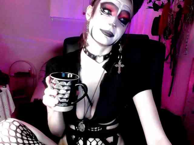 EmpressMorrigan webcam