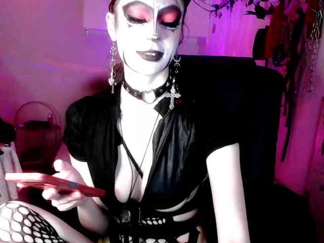 EmpressMorrigan webcam