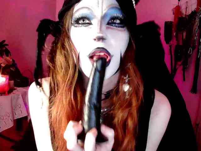 EmpressMorrigan webcam