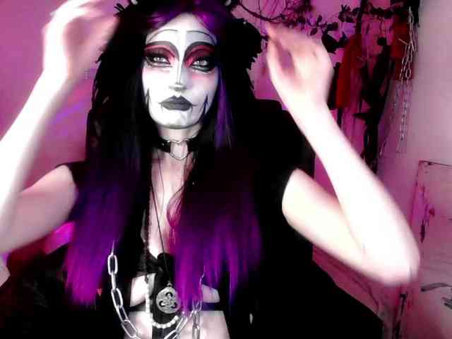 EmpressMorrigan webcam