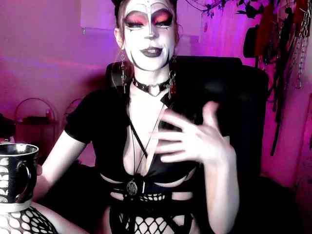 EmpressMorrigan webcam