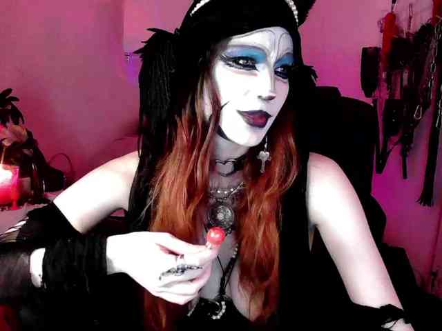 EmpressMorrigan webcam