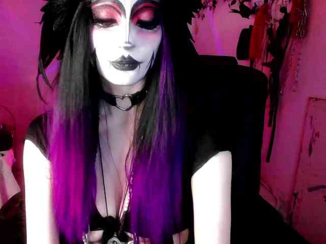 EmpressMorrigan webcam