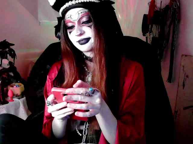 EmpressMorrigan webcam