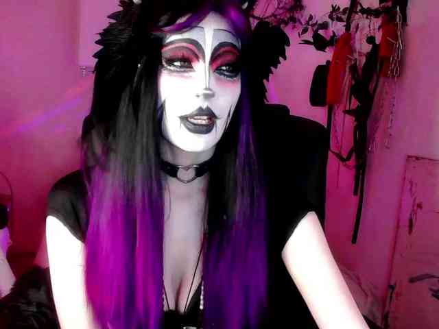 EmpressMorrigan webcam